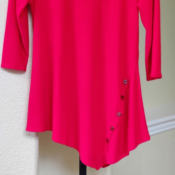 Curvesque Front Button Design Red Blouse NWOT - Picture 2 of 7